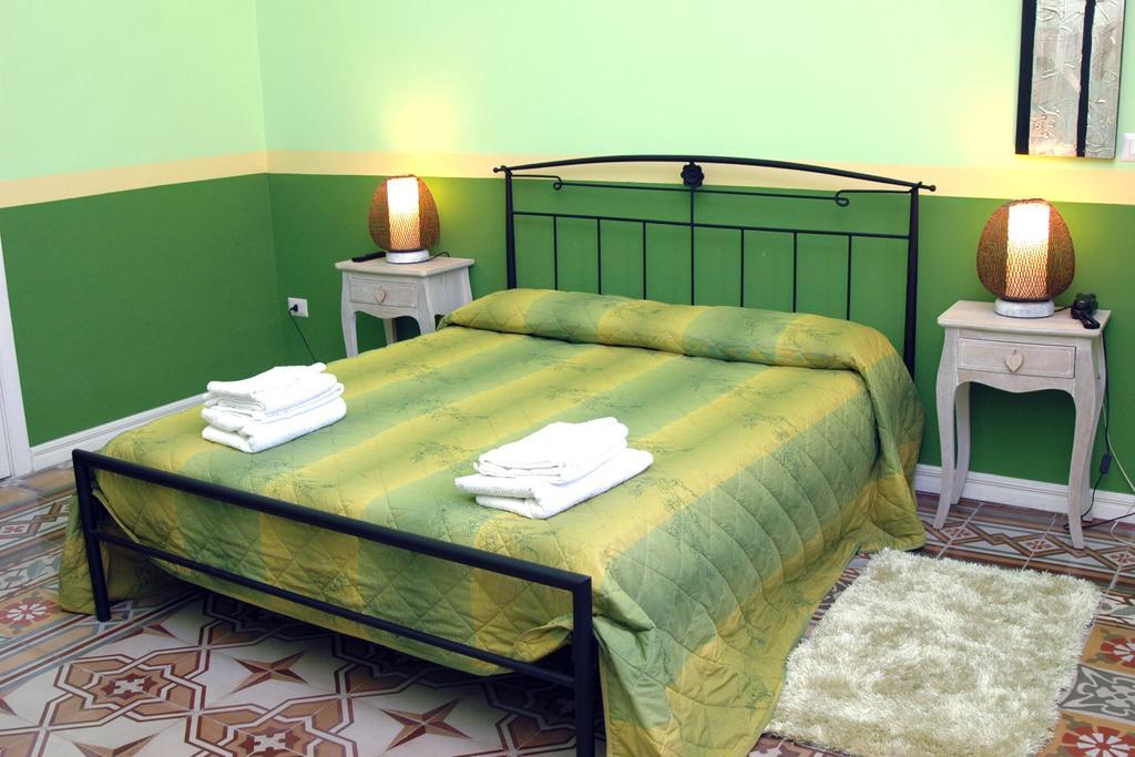 La Naca Della Taranta B&B Галатина Экстерьер фото