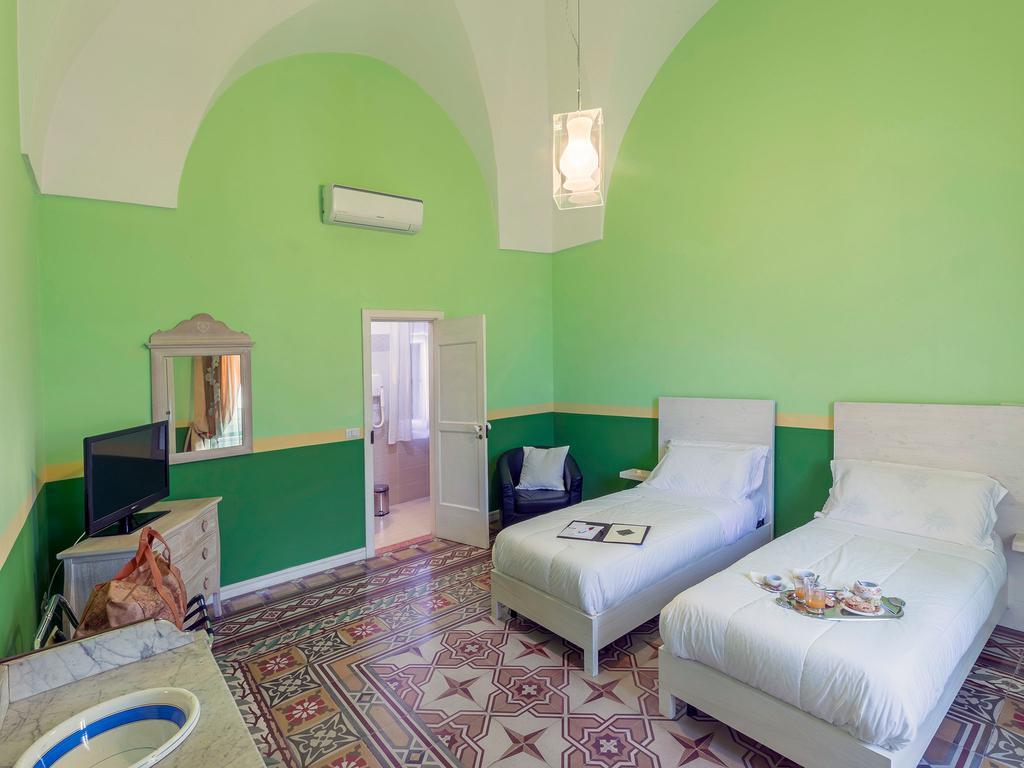 La Naca Della Taranta B&B Галатина Экстерьер фото