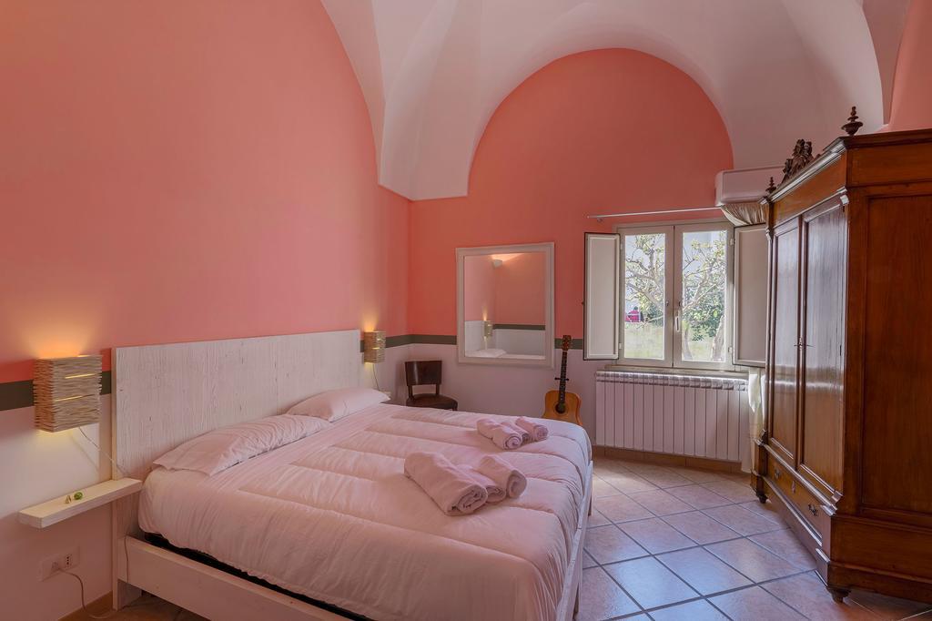 La Naca Della Taranta B&B Галатина Экстерьер фото