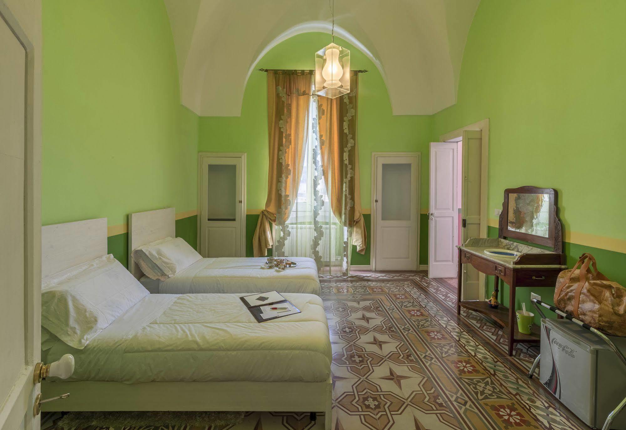 La Naca Della Taranta B&B Галатина Экстерьер фото