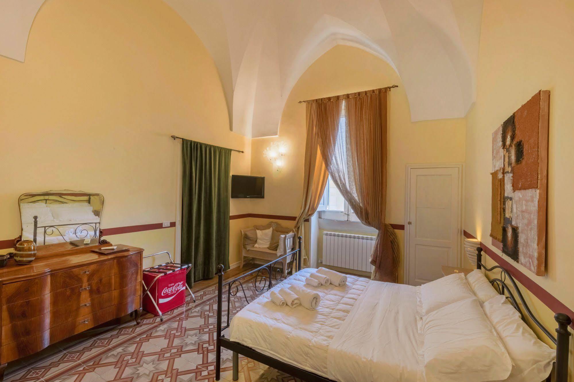 La Naca Della Taranta B&B Галатина Экстерьер фото