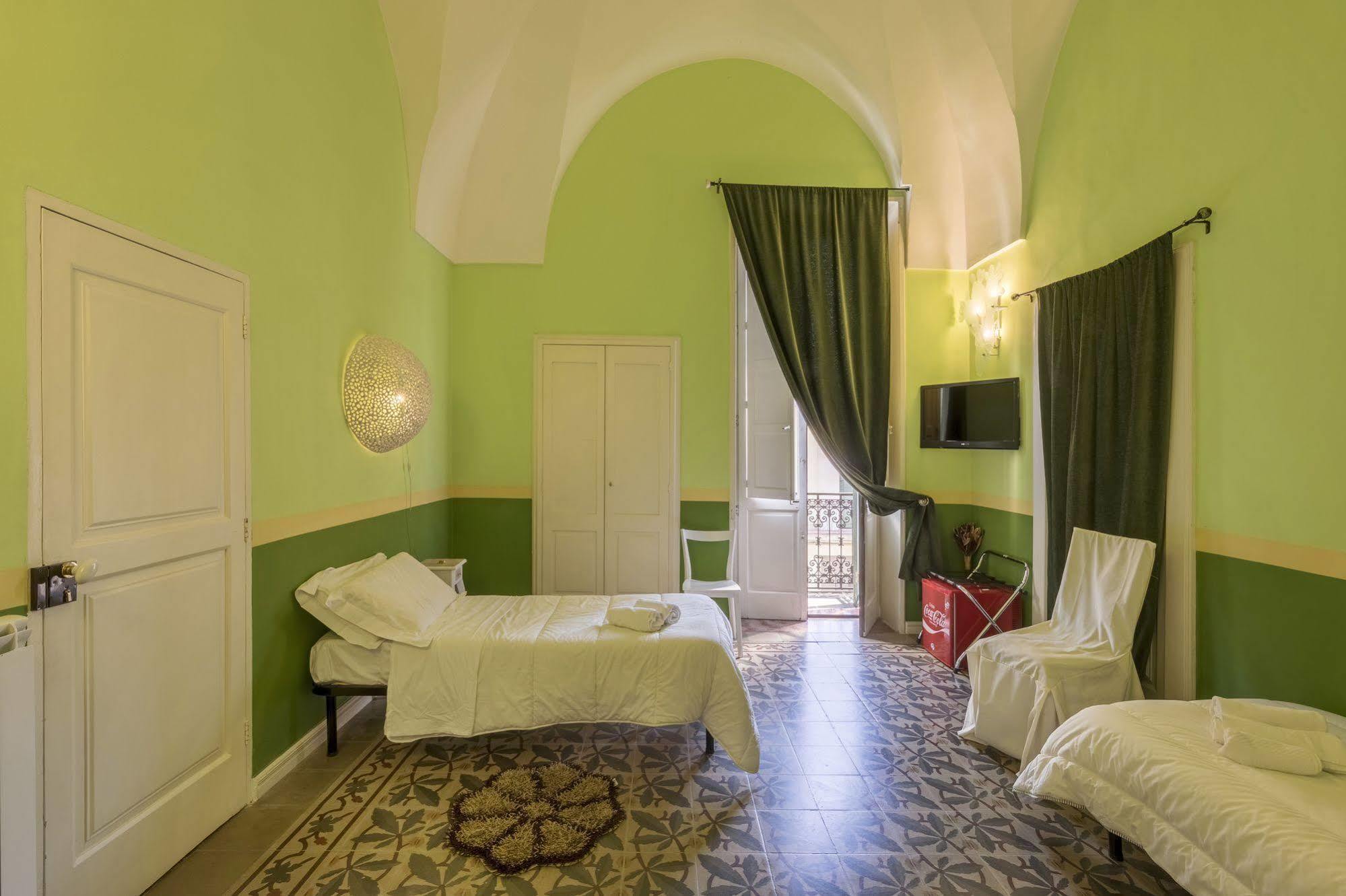 La Naca Della Taranta B&B Галатина Экстерьер фото