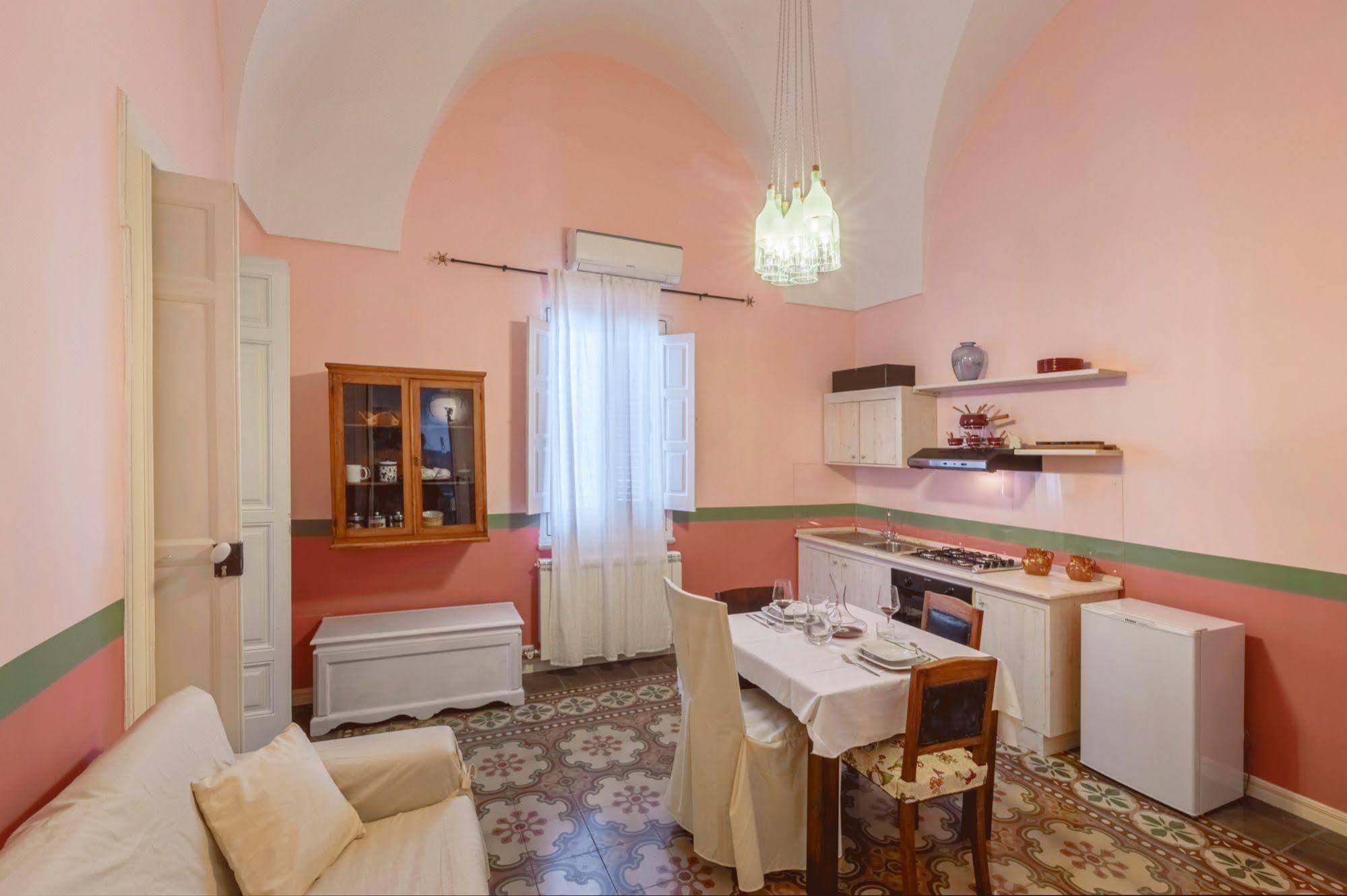 La Naca Della Taranta B&B Галатина Экстерьер фото